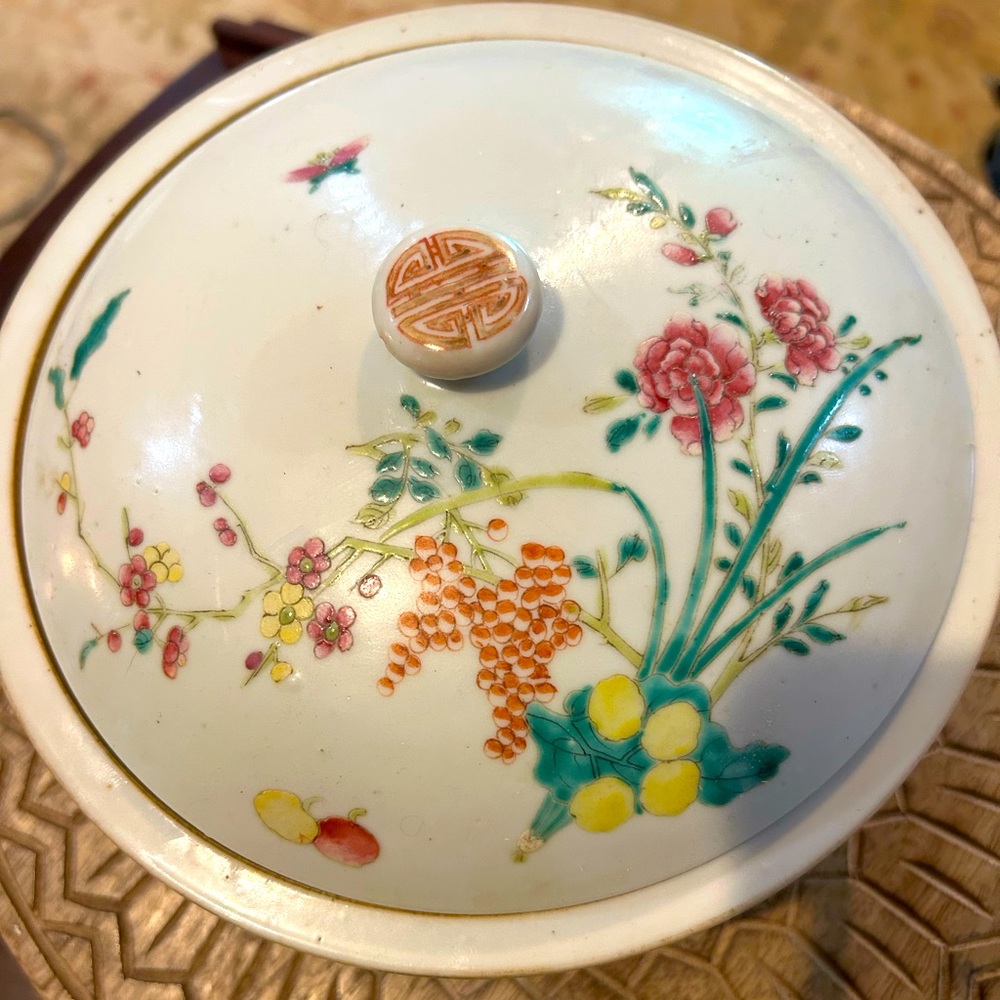 Famille Rose Soup Tureen w/Cover 19thCentury